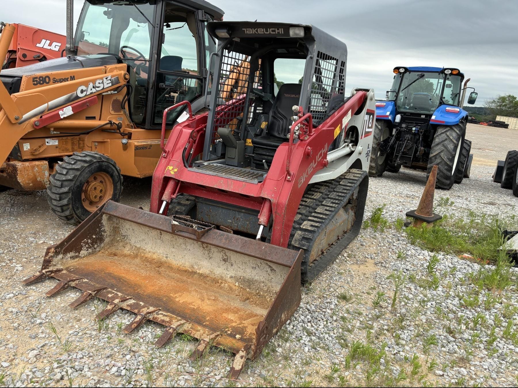 Takeuchi TL8 Equipment Image0
