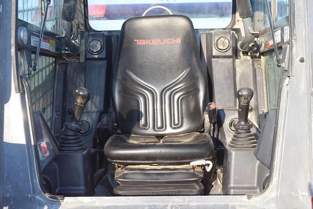 Image of Takeuchi TL10V2 equipment image 4