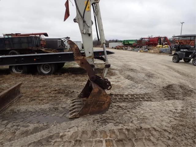 Image of Takeuchi TB260 equipment image 3