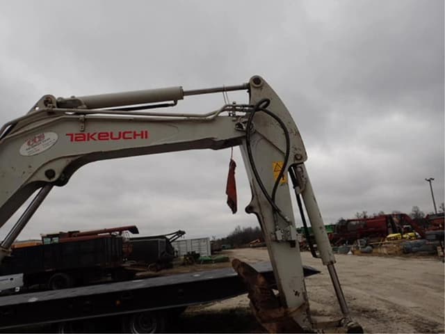 Image of Takeuchi TB260 equipment image 4