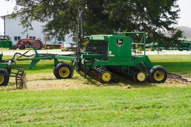 Image of John Deere 750 equipment image 2