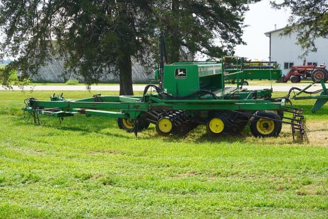 Image of John Deere 750 equipment image 1