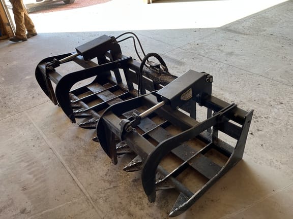 Tar River Debris Grapple Bucket Equipment Image0