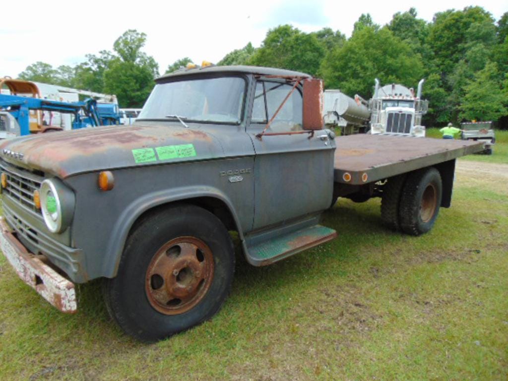 Main image Dodge D400