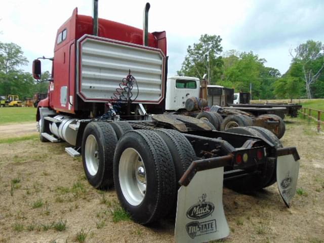 Image of Mack 600 equipment image 3