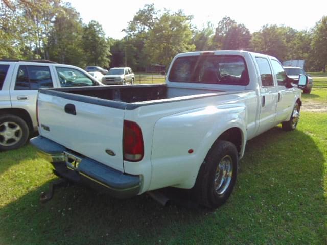 Image of Ford F-350 equipment image 2