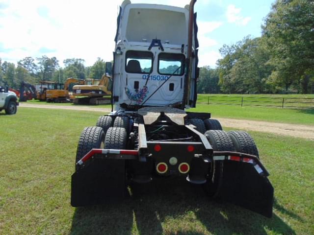 Image of Freightliner Cascadia equipment image 2