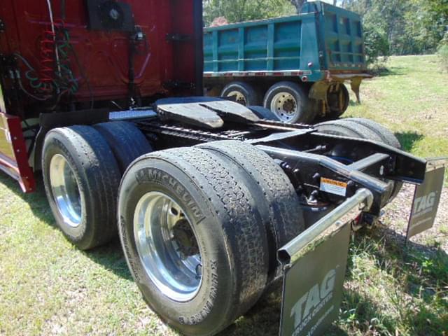 Image of Freightliner Cascadia equipment image 3