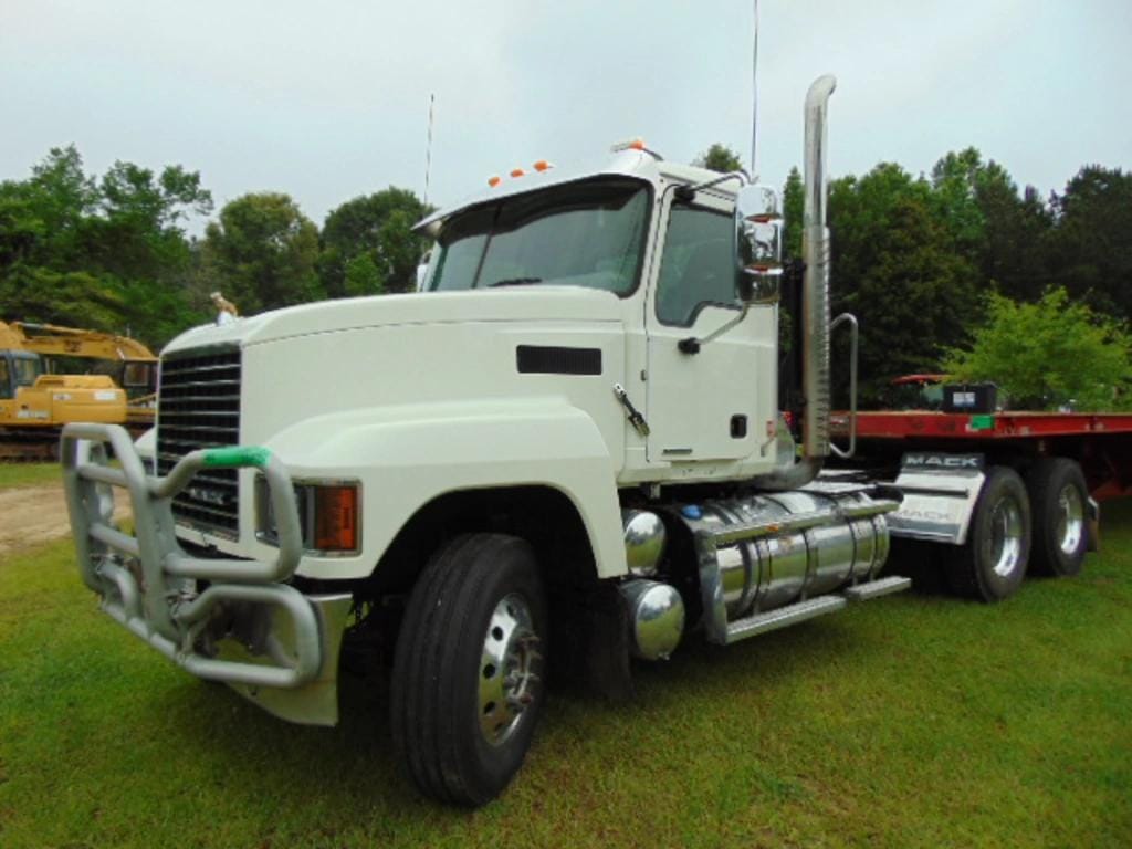 2019 Mack PI64T Equipment Image0