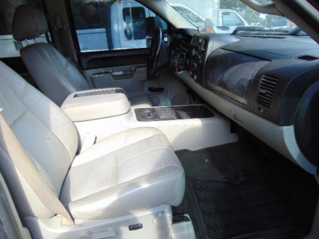 Image of Chevrolet 3500HD equipment image 4
