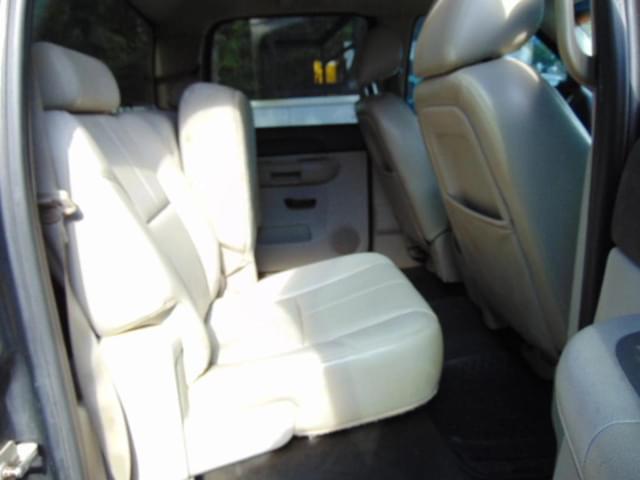 Image of Chevrolet 3500HD equipment image 3