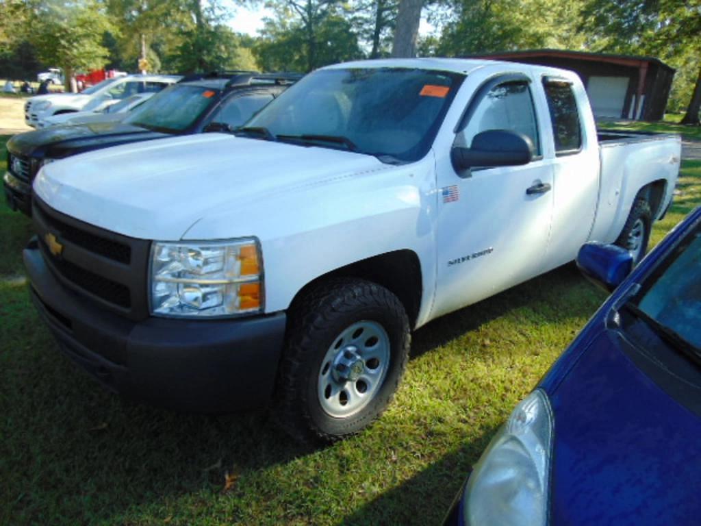 Image of Chevrolet Silverado Primary image