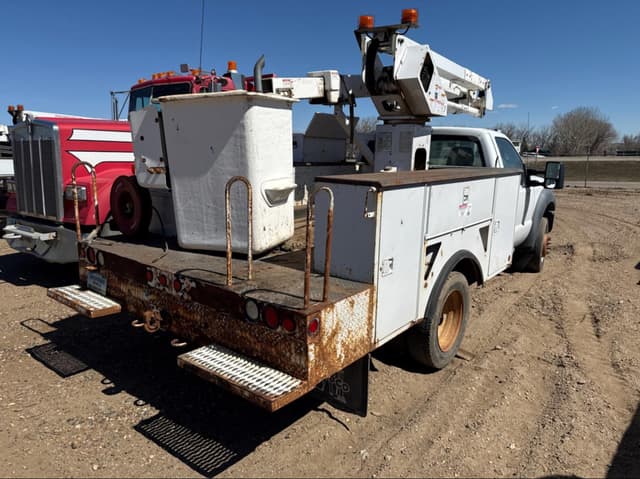 Image of Ford F-550 equipment image 2