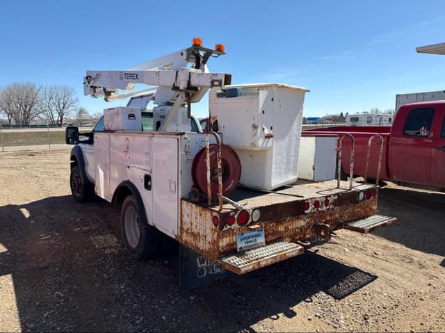 Image of Ford F-550 equipment image 3