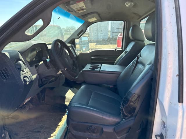 Image of Ford F-550 equipment image 4