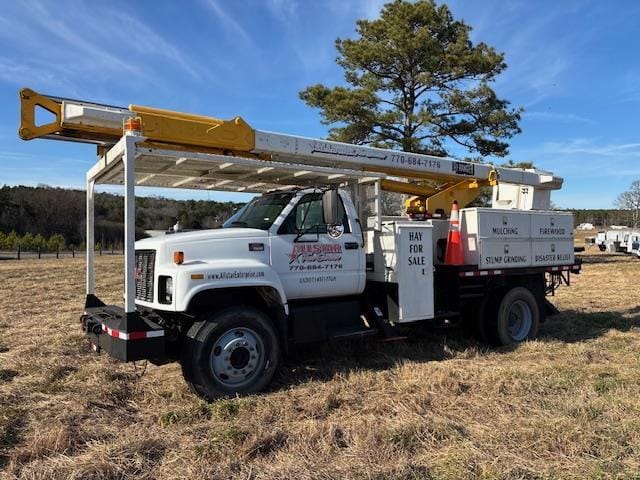 1999 GMC C7500 Equipment Image0