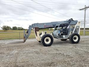 Terex TH1056C Image