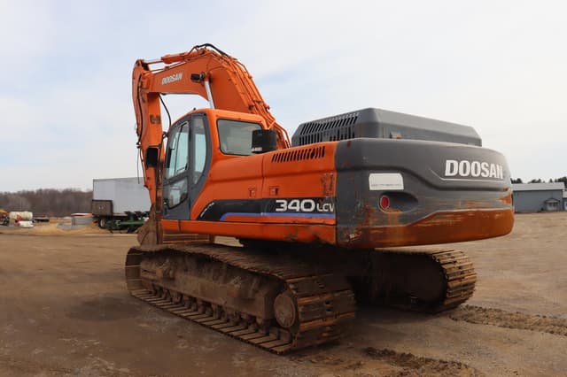 Image of Terex TXC340LC-2 equipment image 4