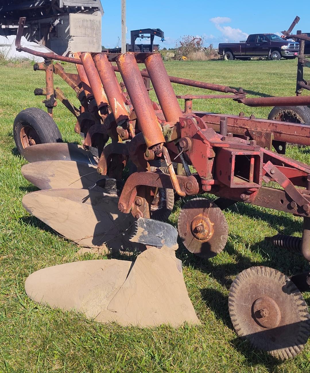 Image of International Harvester 700 Image 1