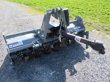 Main image Titan UM56