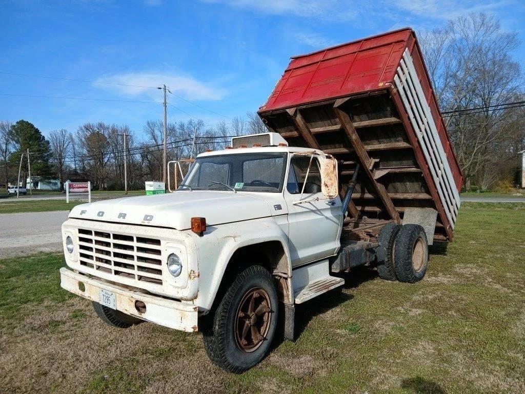Image of Ford F700 Primary image