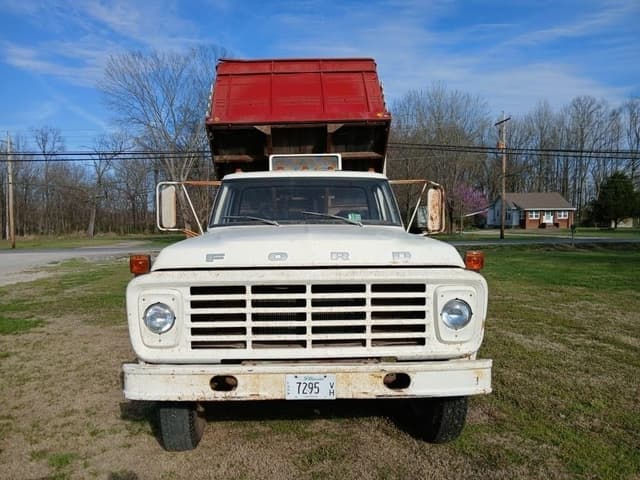 Image of Ford F700 equipment image 1