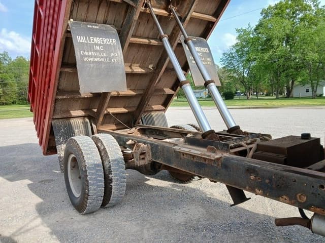 Image of Chevrolet C65 equipment image 1