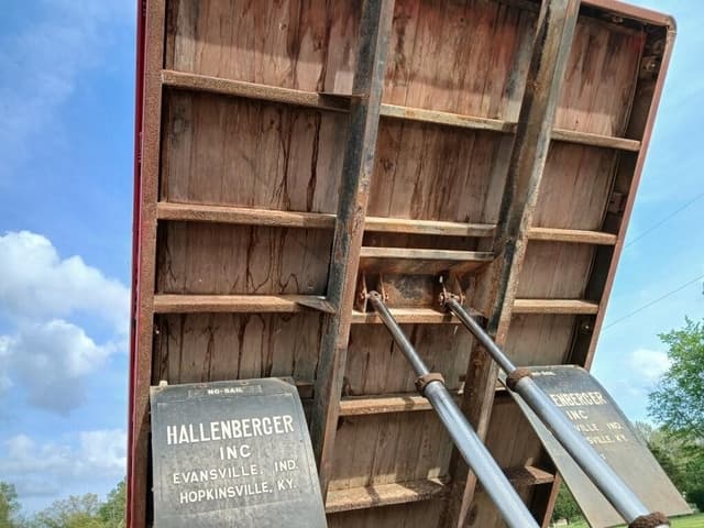 Image of Chevrolet C65 equipment image 2