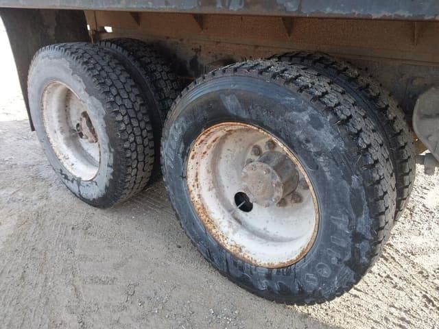 Image of International 2275 equipment image 3