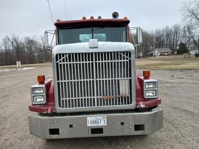 Image of International 9300 equipment image 1