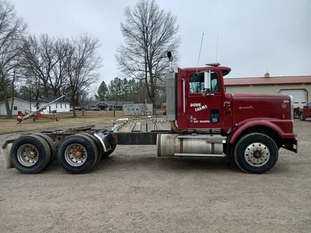 Image of International 9300 equipment image 2