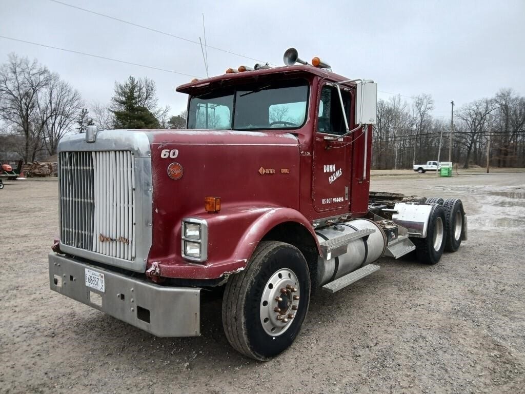 1990 International 9300 Equipment Image0