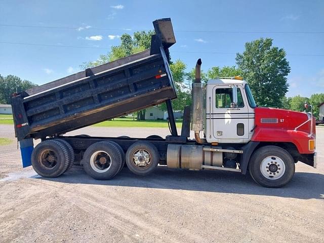 Image of Mack CH600 equipment image 3