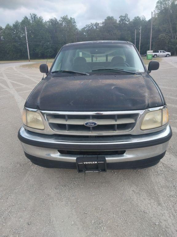 Image of Ford F-150 equipment image 1