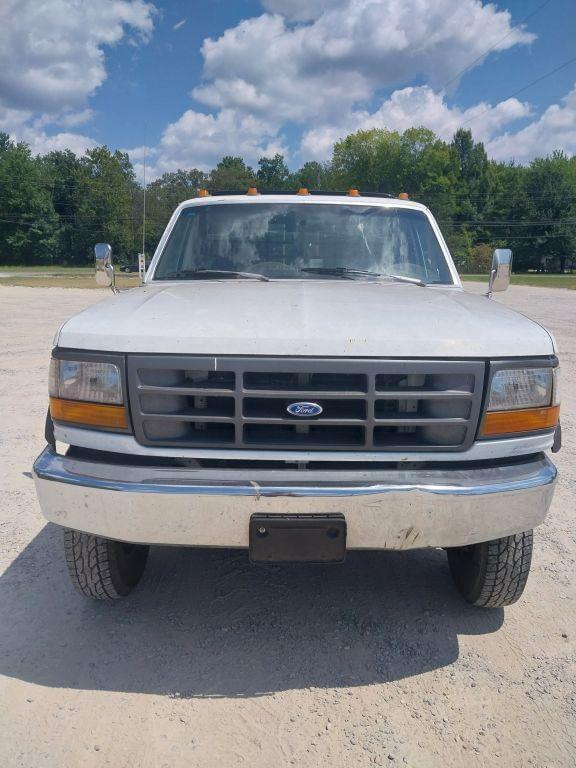 Image of Ford F-350 equipment image 1