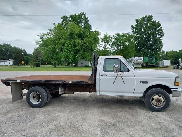 Image of Ford F-350 equipment image 3