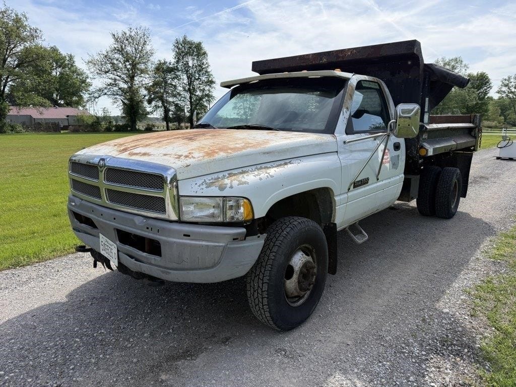 1995 Dodge Ram 3500 Equipment Image0