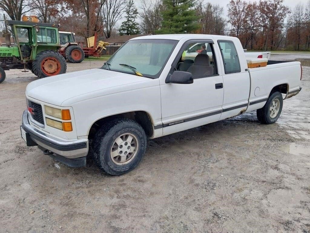 GMC Sierra Equipment Image0