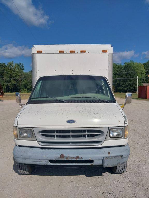 Image of Ford F-350 equipment image 1