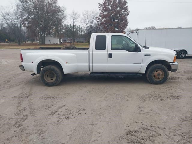 Image of Ford F-350 equipment image 3
