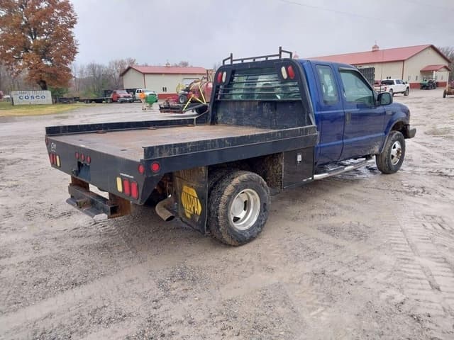 Image of Ford F-350 equipment image 3