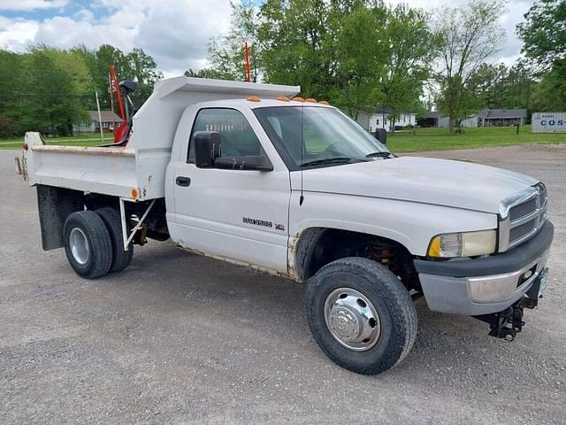 Image of Dodge Ram 3500 equipment image 2