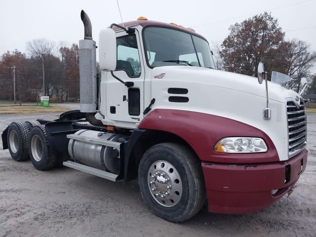 Image of Mack CXN613 equipment image 2