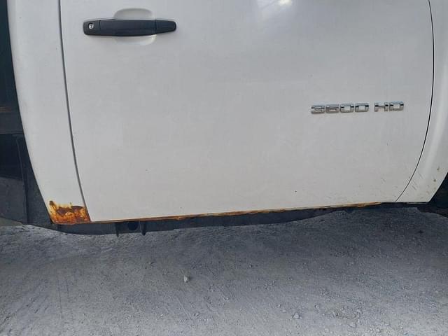 Image of Chevrolet 3500HD equipment image 4