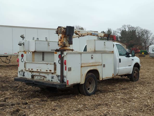 Image of Ford F-450 equipment image 4