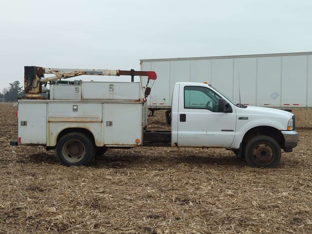 Image of Ford F-450 equipment image 3
