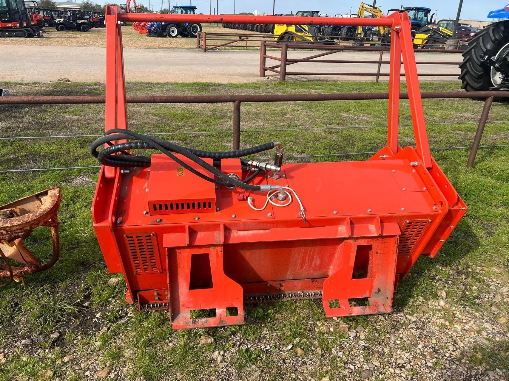 2023 Topcat SSFM81 Equipment Image0