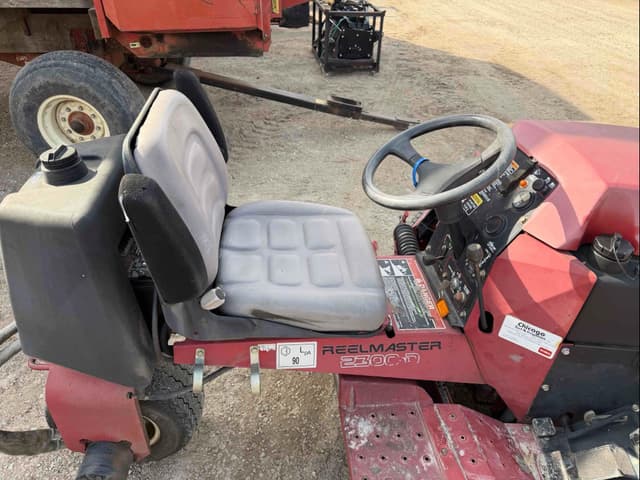 Image of Toro 2300D equipment image 3