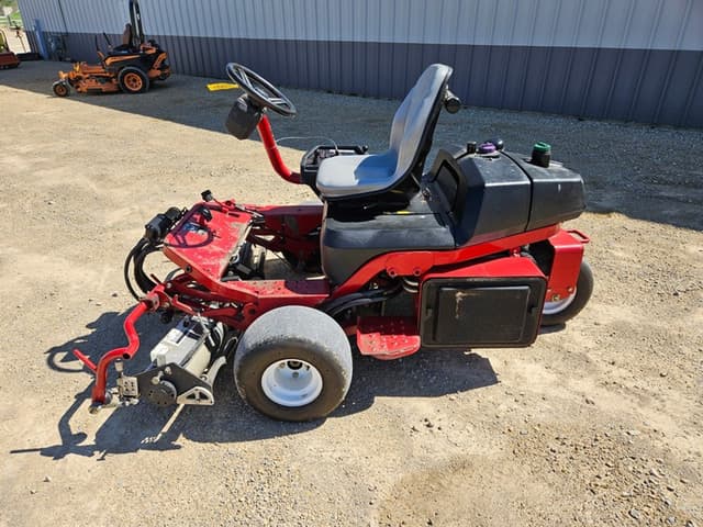 Image of Toro Greensmaster 3250-D equipment image 1