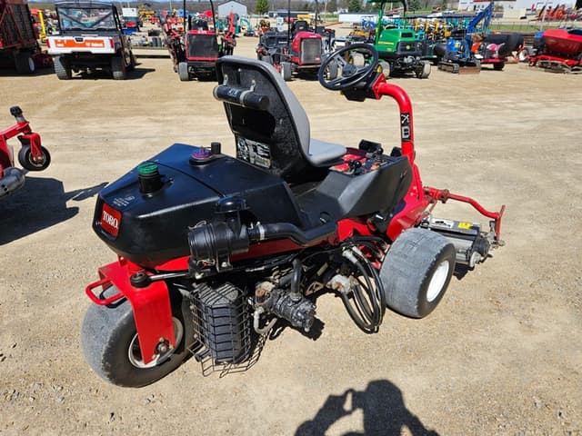 Image of Toro Greensmaster 3250-D equipment image 4
